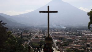 Cerro de la Cruz en la ciudad de Antigua Guatemala uno de los Patrimonios Culturales de la Humanidad